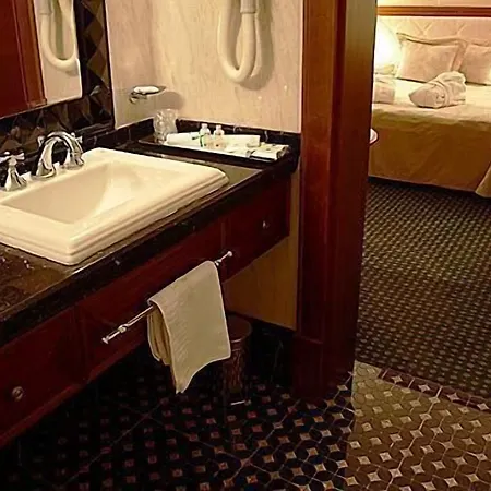فندق Park 4*