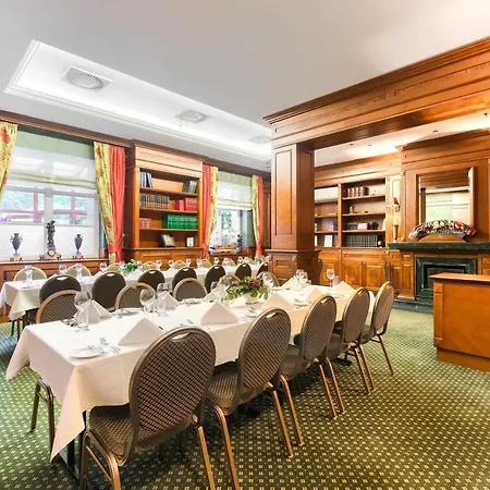 Park Hotell 4*